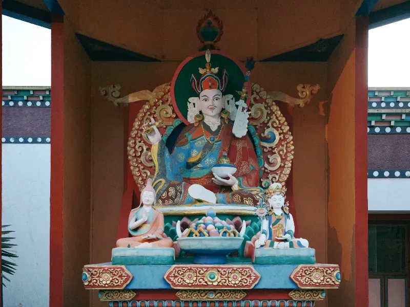 Estátua de Guru Rinpoche