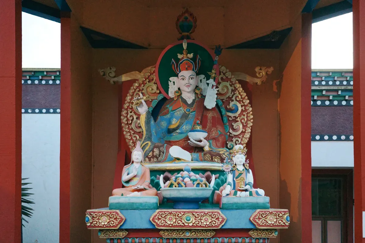 Estátua de Guru Rinpoche